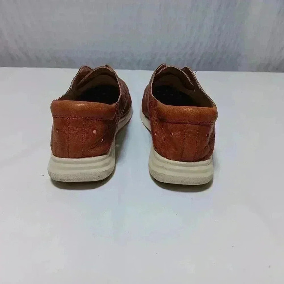 Sofft ladies leather slip  on Oxford. Size 9 - Picture 4 of 10